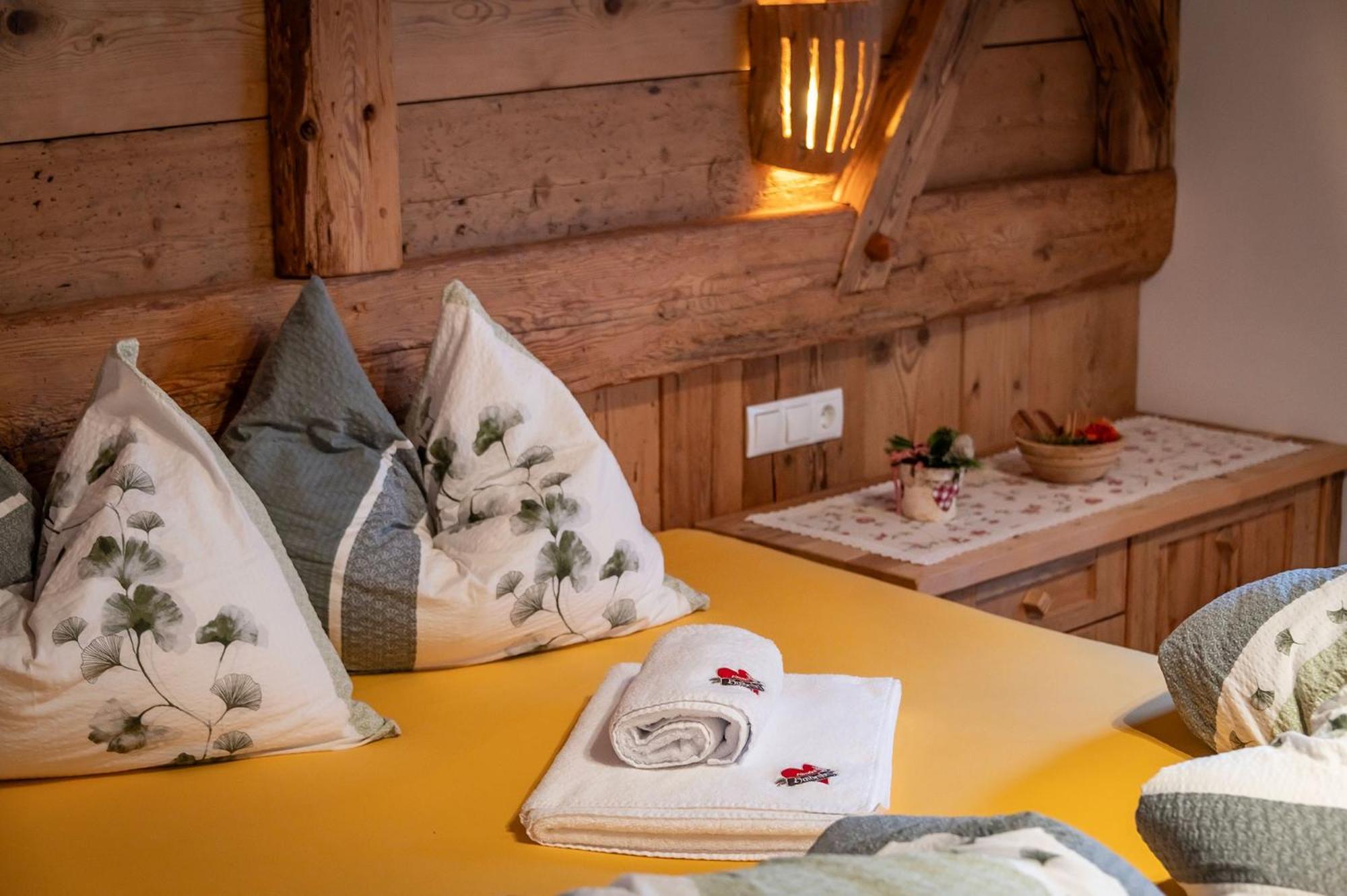 Chalets Almdorf Haidenberg Brunico Chambre photo