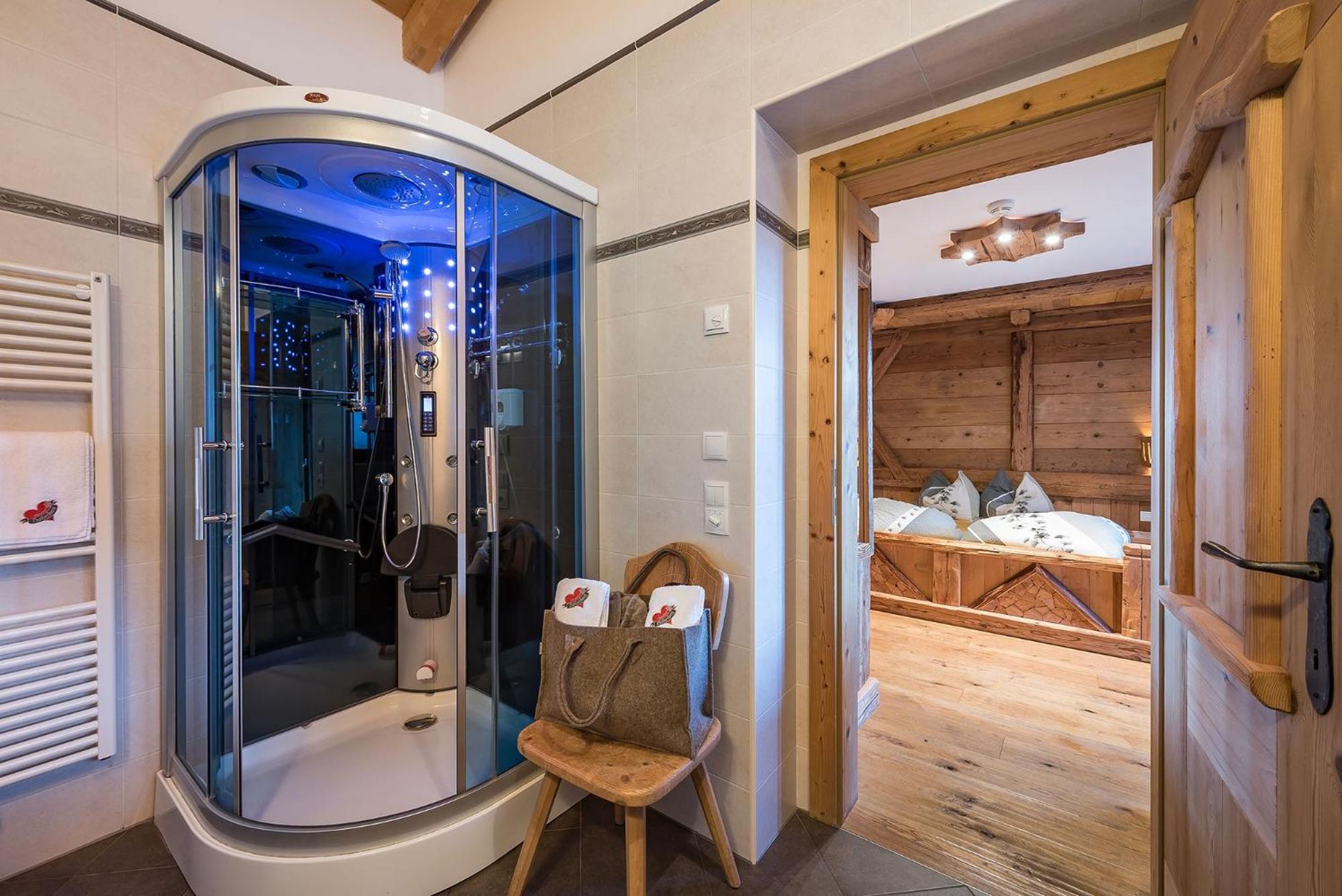 Chalets Almdorf Haidenberg Brunico Chambre photo