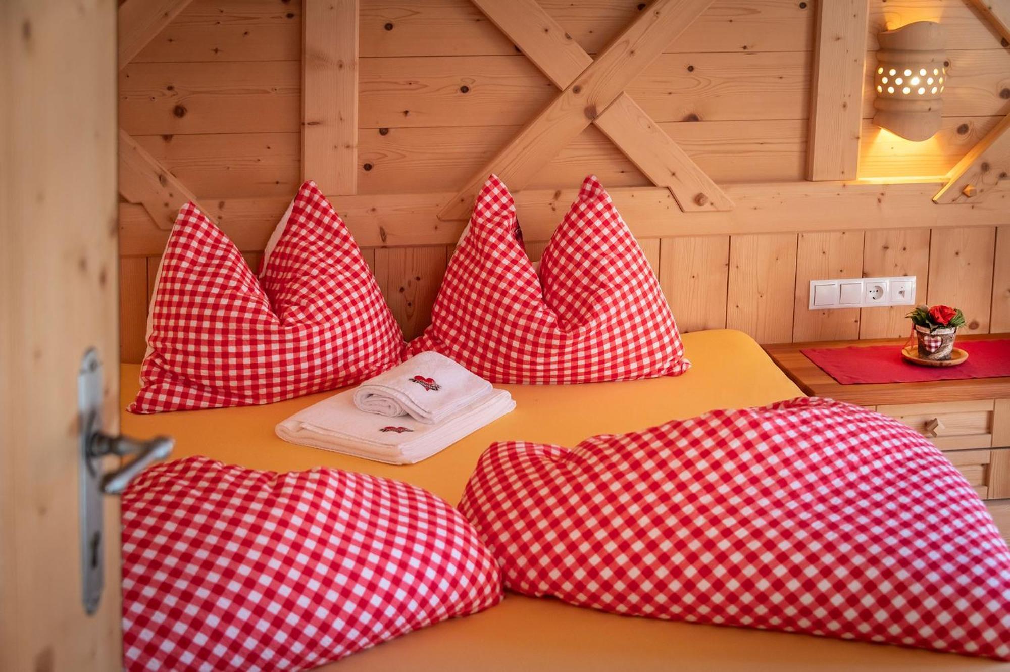 Chalets Almdorf Haidenberg Brunico Chambre photo